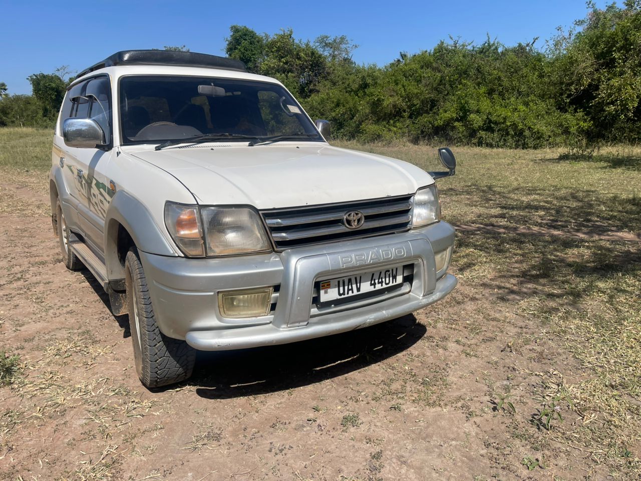 Car rental Uganda in a Land cruiser prado